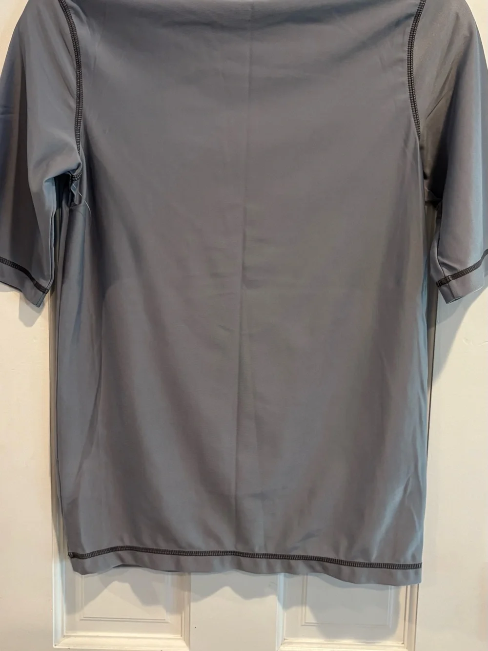 Old Navy Boys Gray Short-Sleeve Rash Guard. Size XL (14-16)